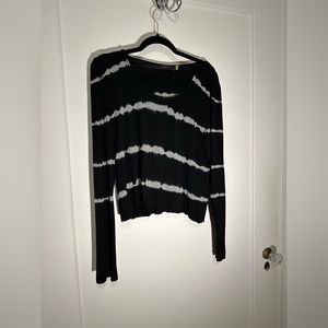 Area black & silver long-sleeve T-shirt - size M